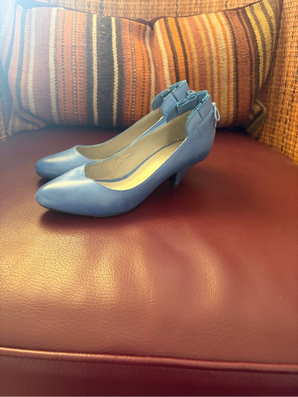 Bronx Light Blue Pointed-Toe Pumps with Scalloped Heel Trim - Picture 2 of 6
